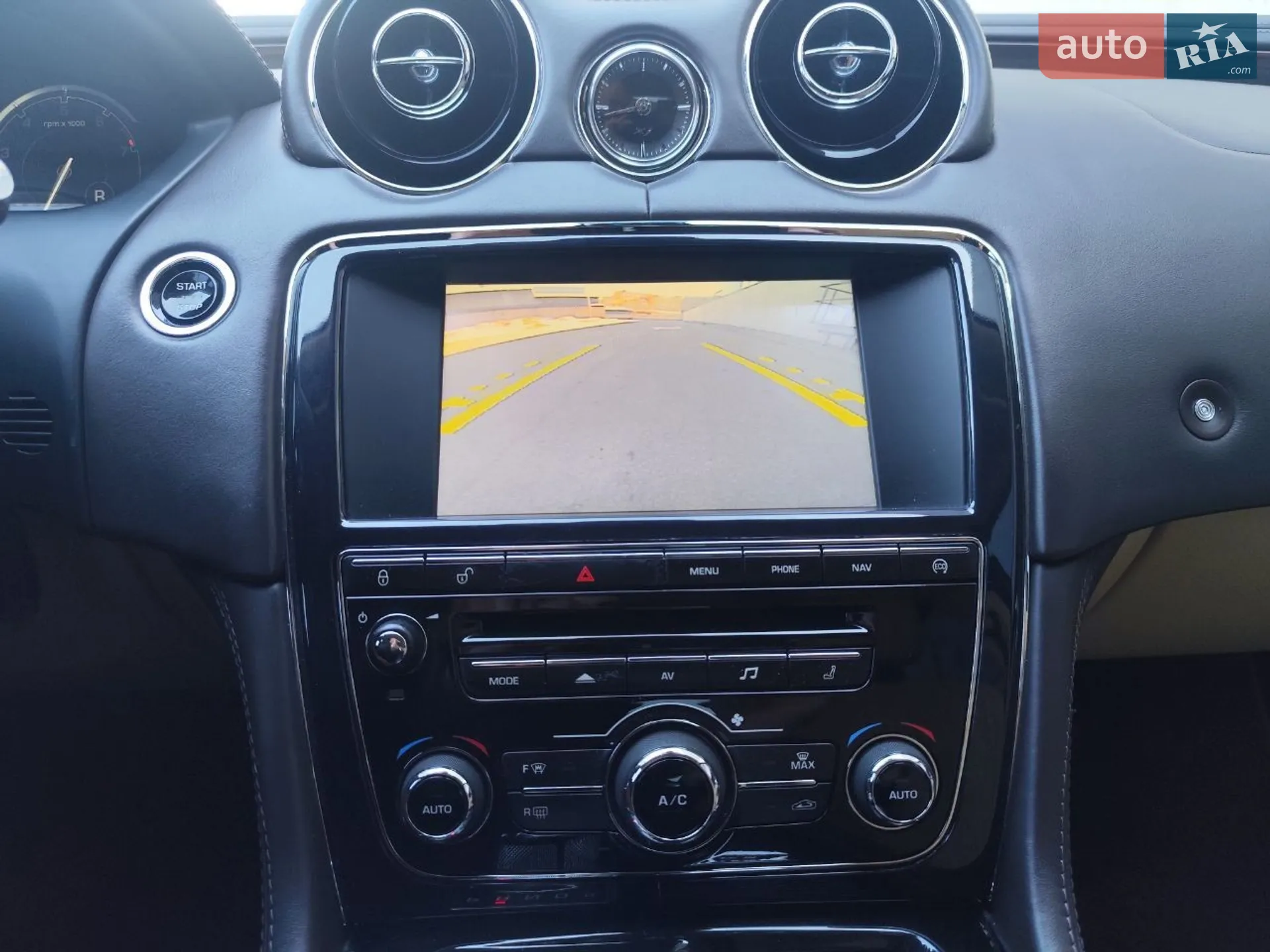 2013 Jaguar XJ - мініатюра 24