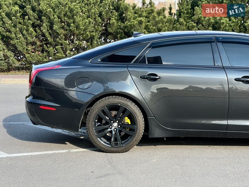 Седан Jaguar XJ 2013 в Києві