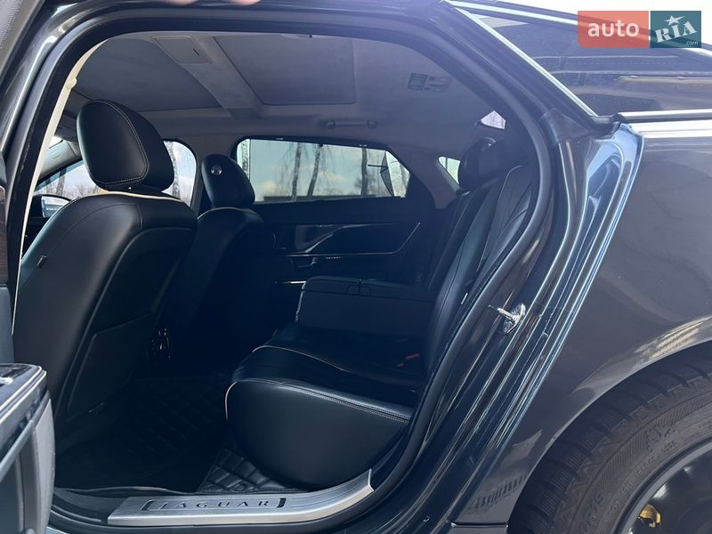 Седан Jaguar XJ 2013 в Києві
