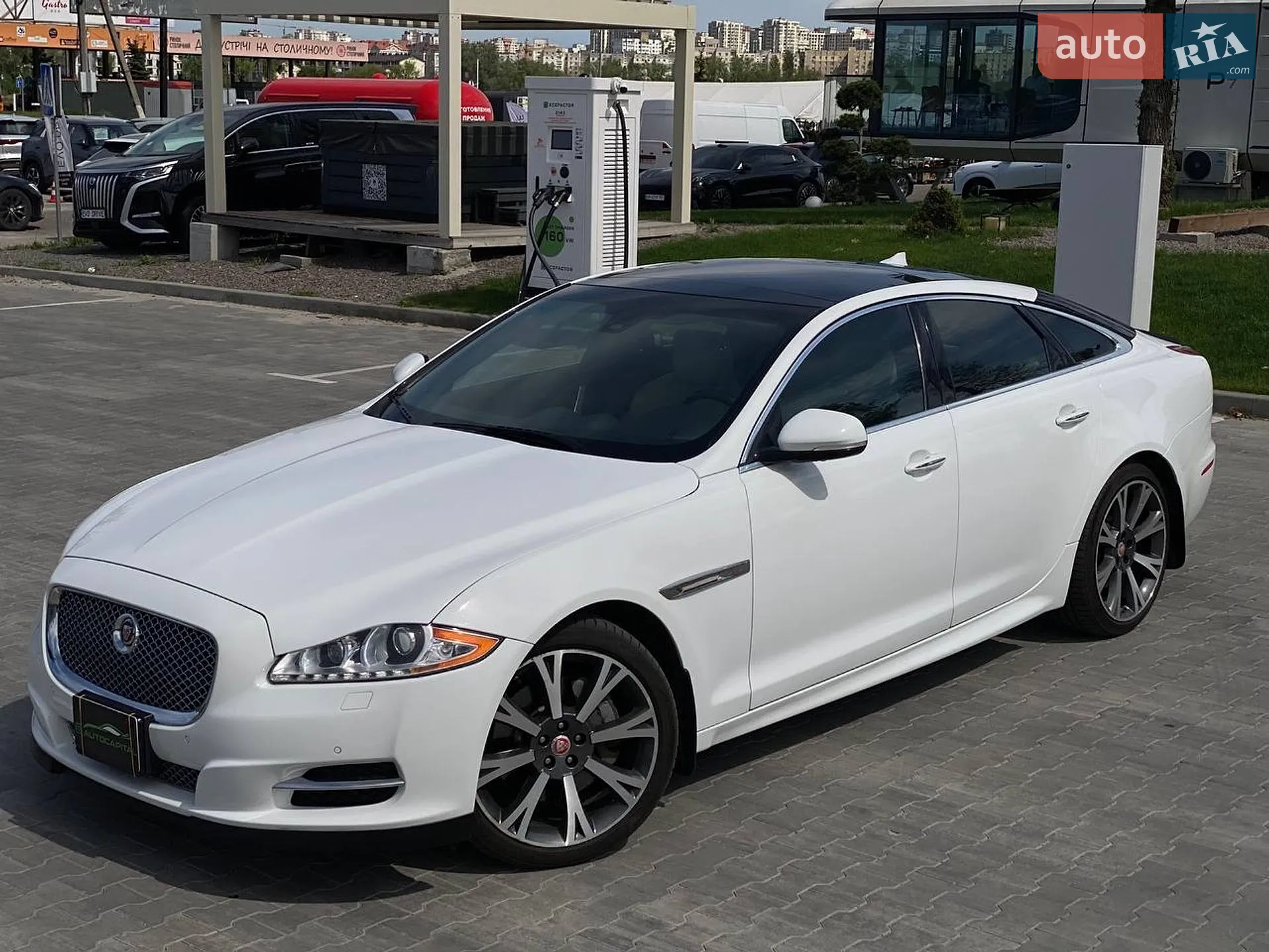 2015 Jaguar XJ - мініатюра 3