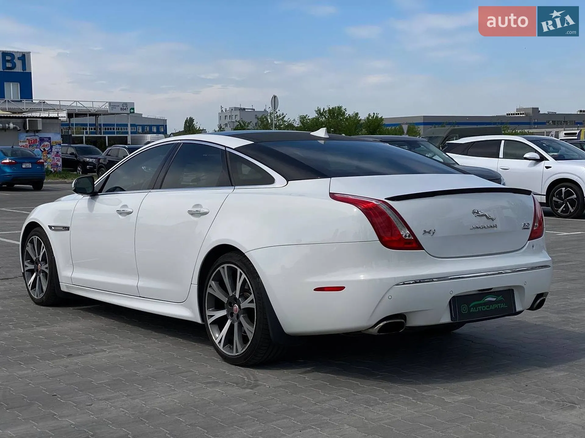 2015 Jaguar XJ - мініатюра 9
