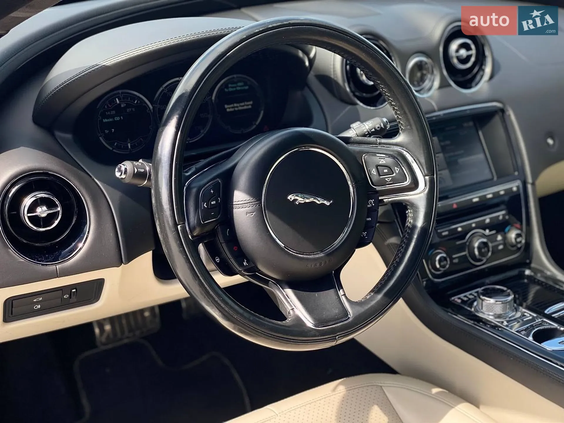 2015 Jaguar XJ - мініатюра 24