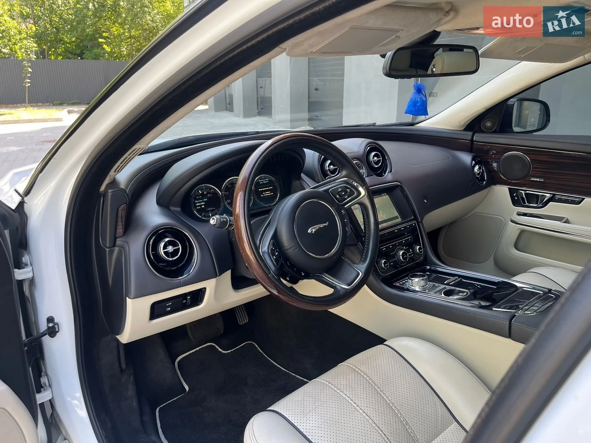 2014 Jaguar XJ - мініатюра 46