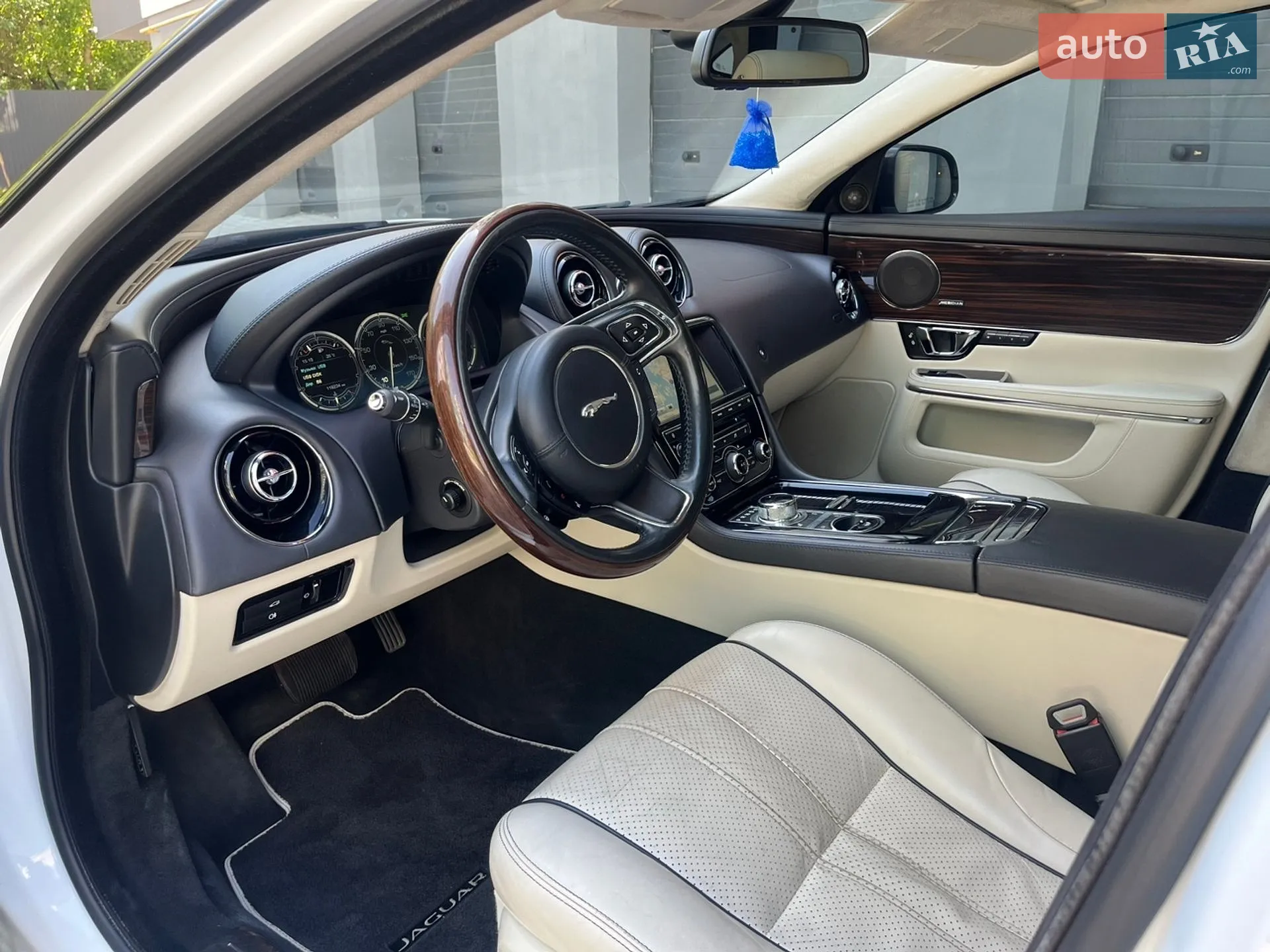 2014 Jaguar XJ - мініатюра 51