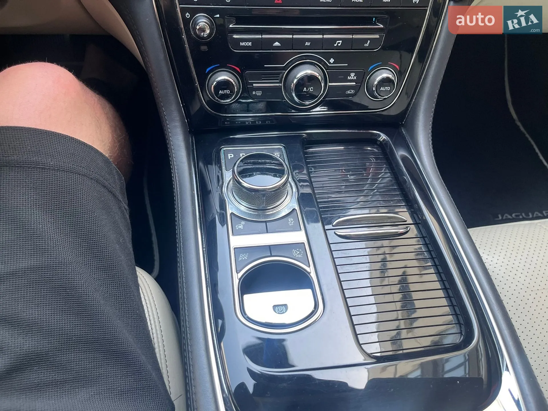 2014 Jaguar XJ - мініатюра 58