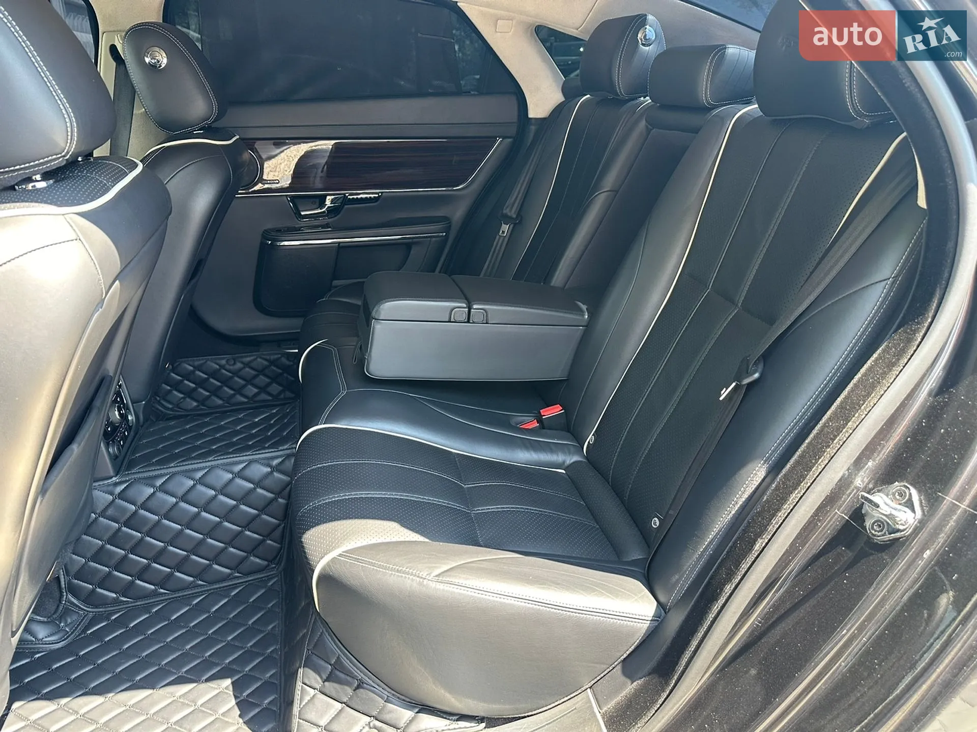 2013 Jaguar XJ - мініатюра 15
