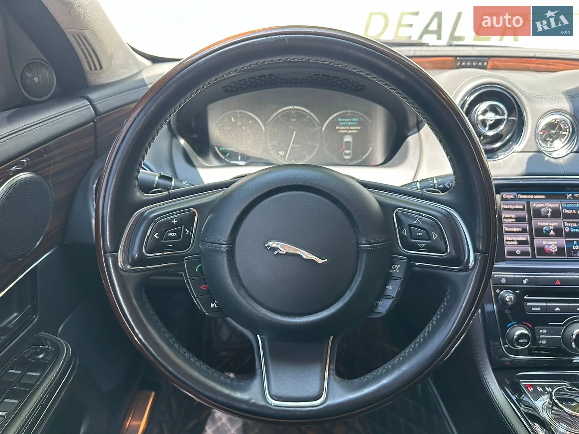 2013 Jaguar XJ - мініатюра 25