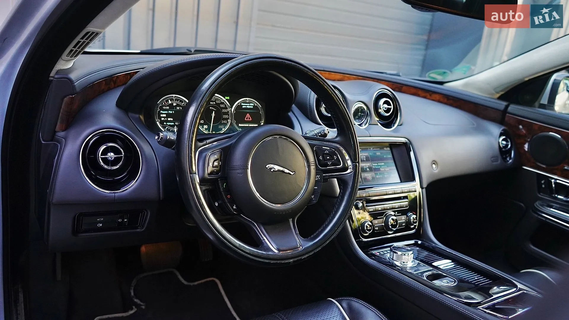 2015 Jaguar XJ - мініатюра 29
