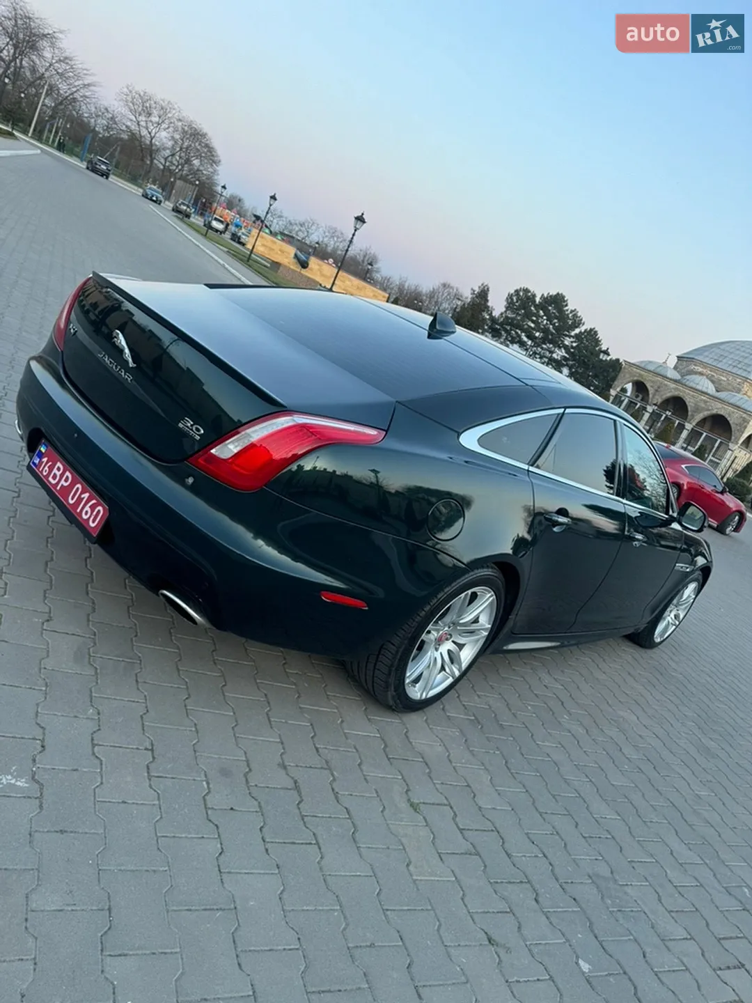 2017 Jaguar XJ - мініатюра 2