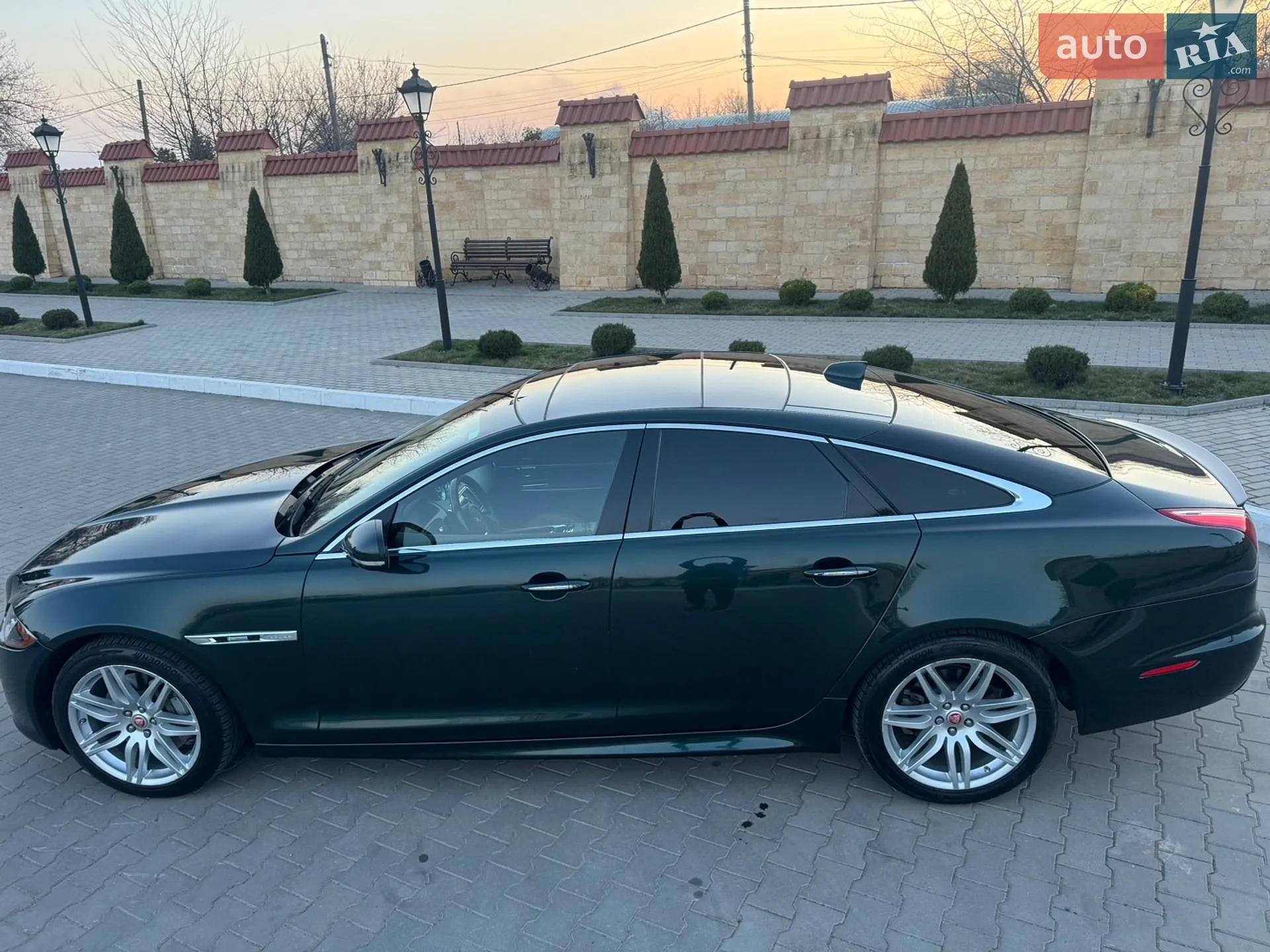 2017 Jaguar XJ - мініатюра 9
