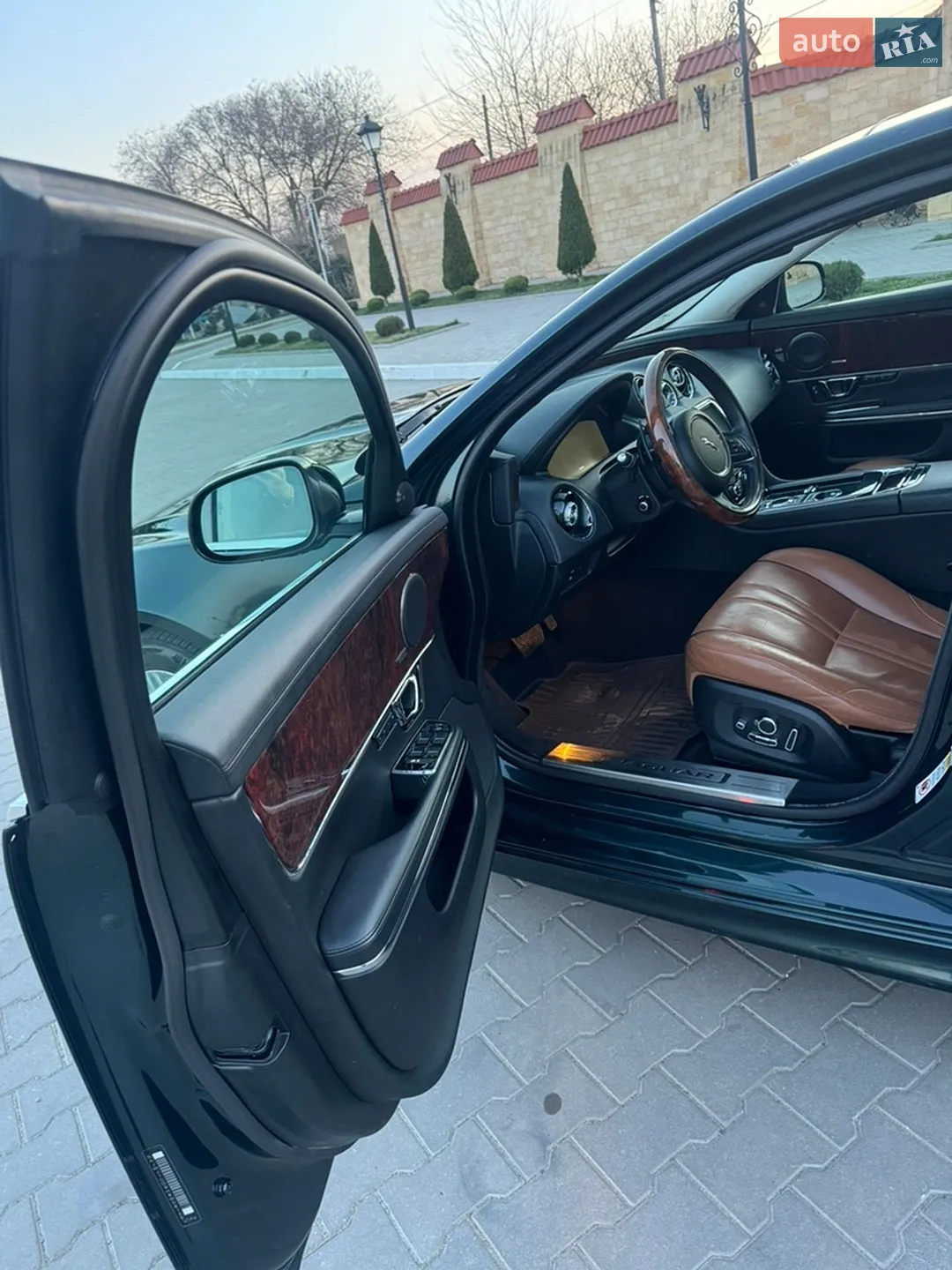 2017 Jaguar XJ - мініатюра 8