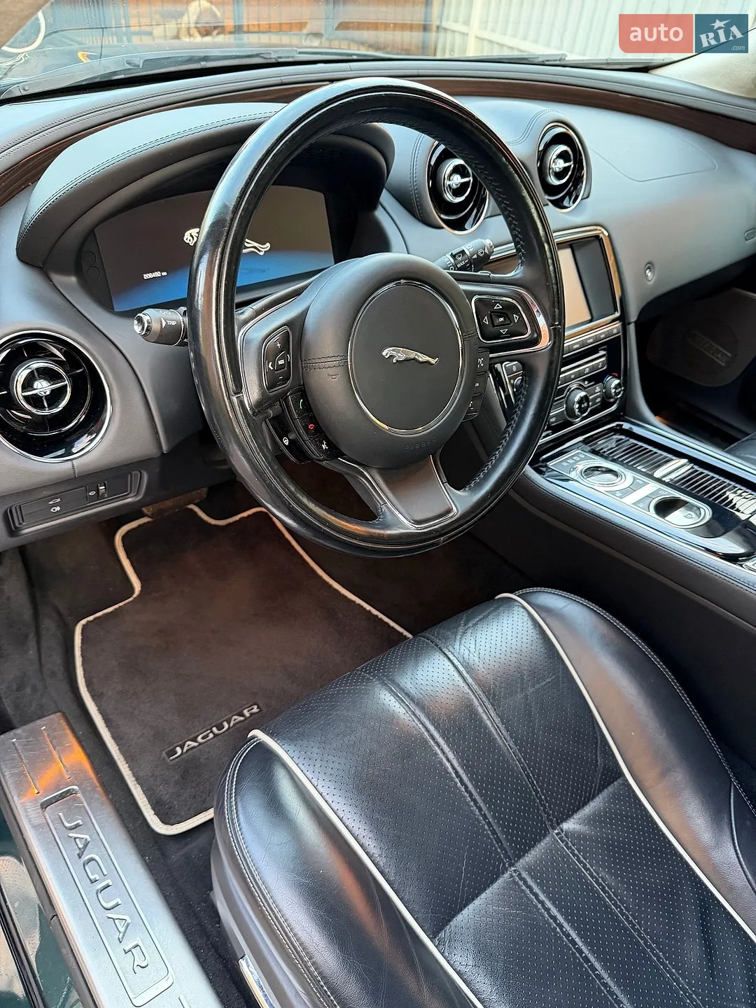 2015 Jaguar XJ - мініатюра 15