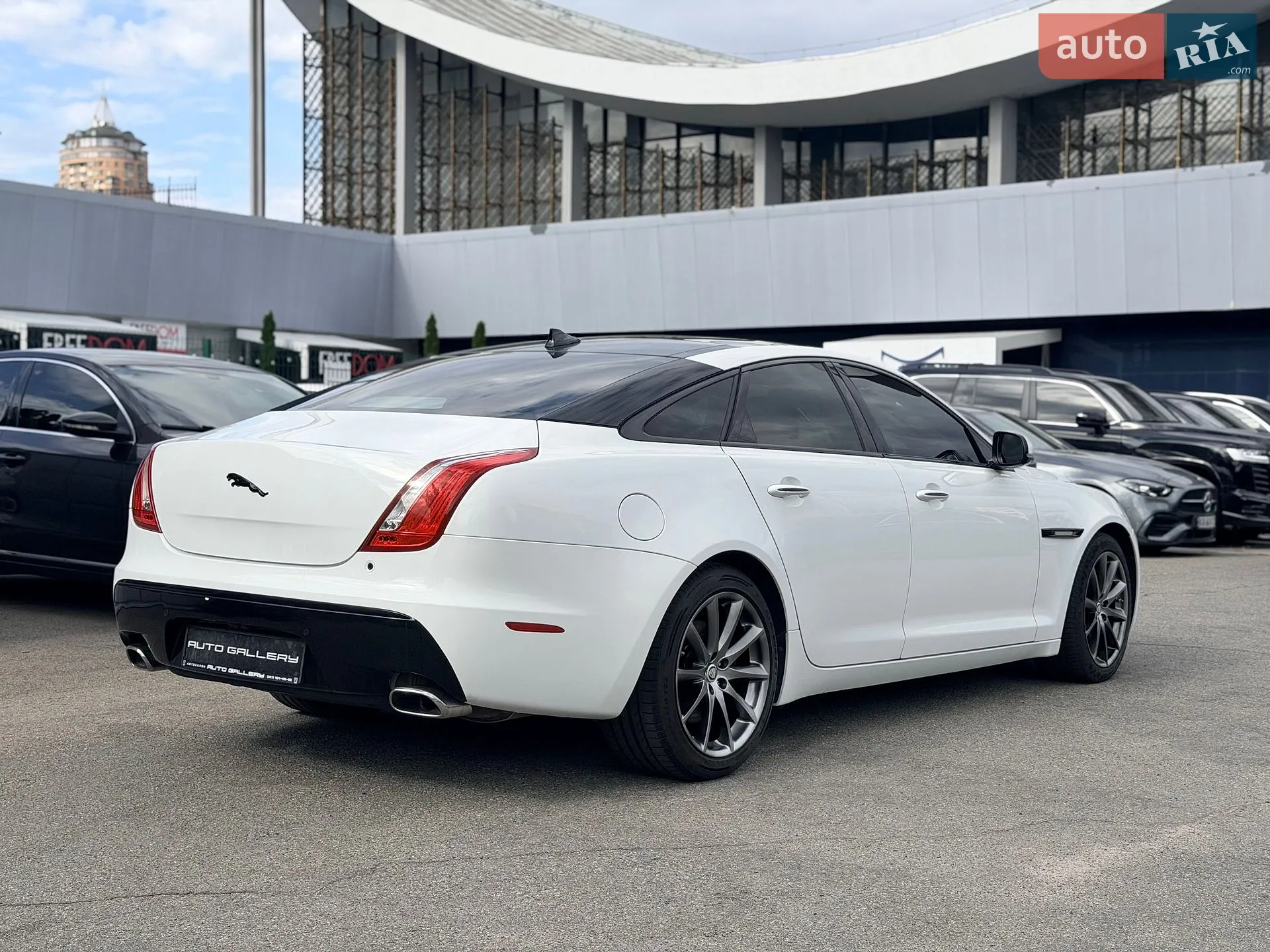 2013 Jaguar XJ - мініатюра 5
