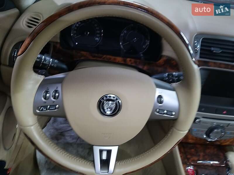 Кабриолет Jaguar XK 2008 в Киеве
