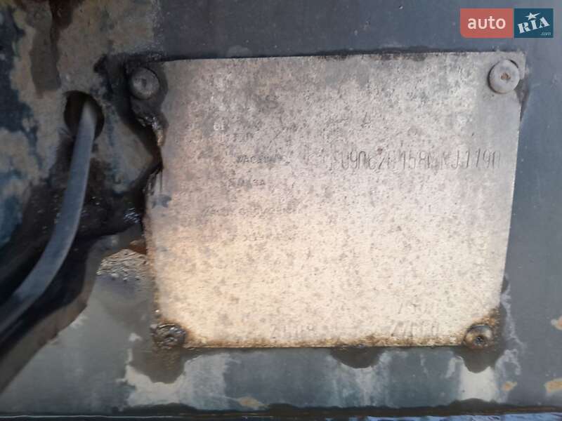 Бортовой полуприцеп Jamil Jamil 2008 в Николаеве