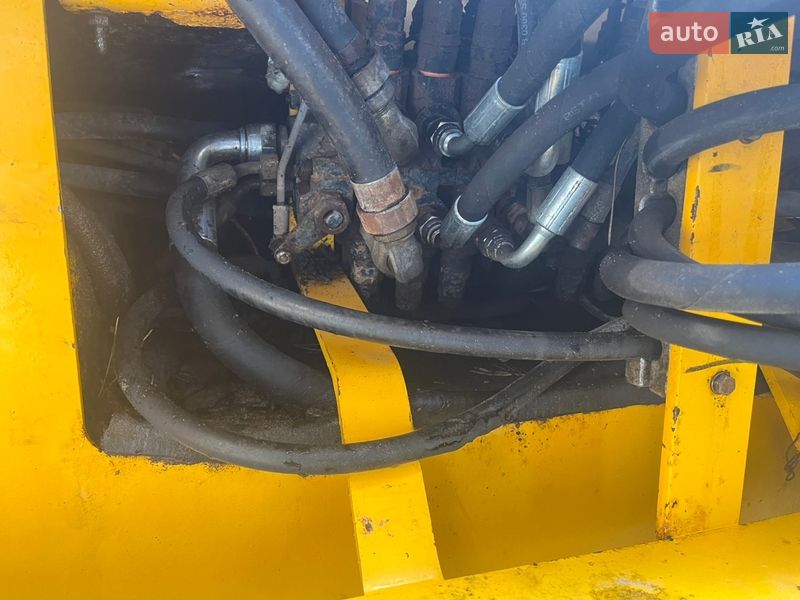 Экскаватор погрузчик JCB 1CX 2003 в Малине