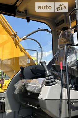 Гусеничный экскаватор JCB 205 2023 в 