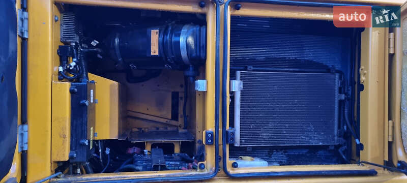 Гусеничный экскаватор JCB 220 2020 в Одессе