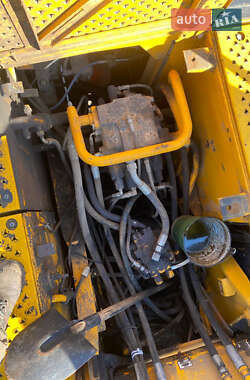 Гусеничный экскаватор JCB 220 2006 в 