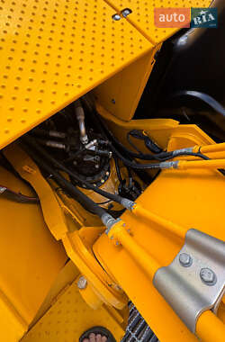 Екскаватор навантажувач JCB 220 2021 в 