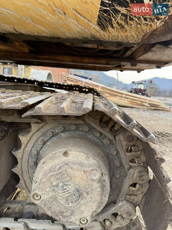 Гусеничный экскаватор JCB 220 2007 в Верховине