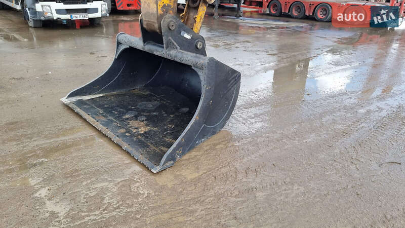 Гусеничный экскаватор JCB 220LC Xtra 2020 в Одессе