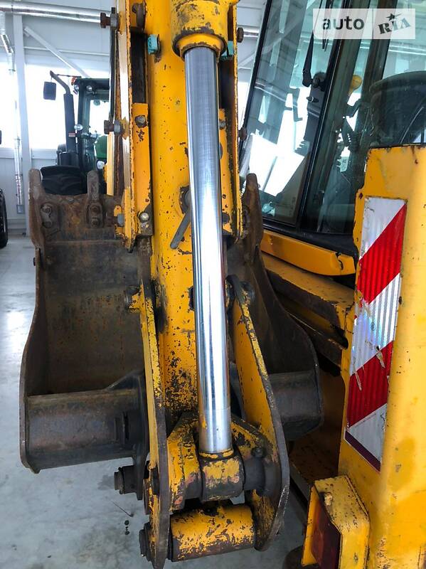 Екскаватор навантажувач JCB 3CX 2000 в Горохові