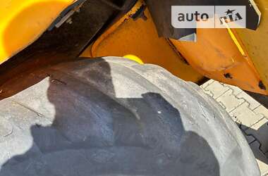 Экскаватор погрузчик JCB 3CX 2000 в 