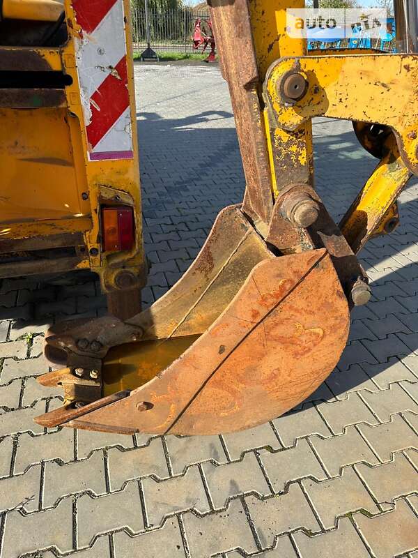 Екскаватор навантажувач JCB 3CX 2000 в Горохові