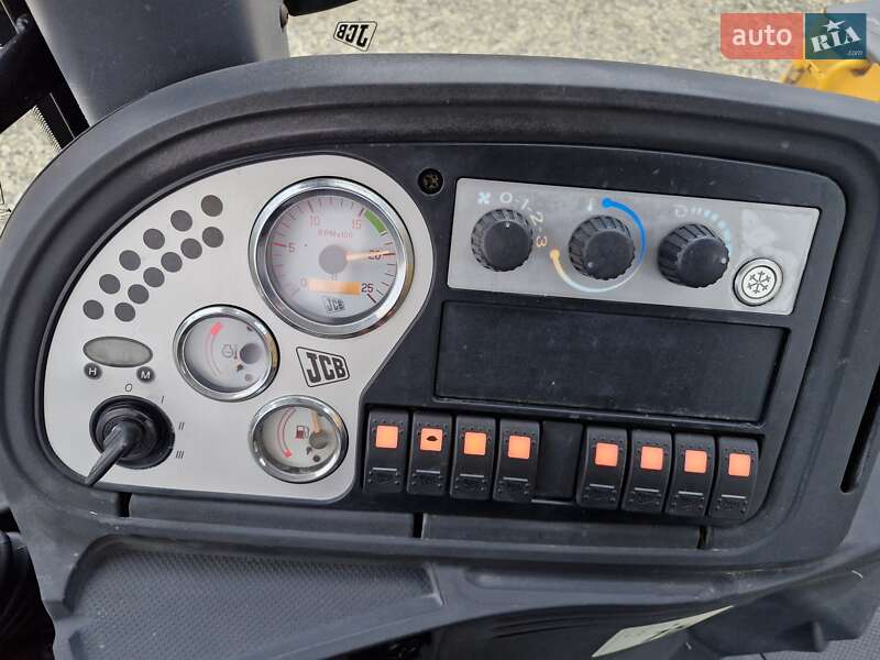 Экскаватор погрузчик JCB 3CX 2005 в Черновцах