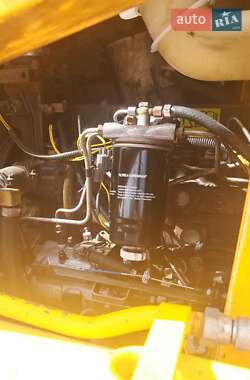Экскаватор погрузчик JCB 3CX 2000 в 