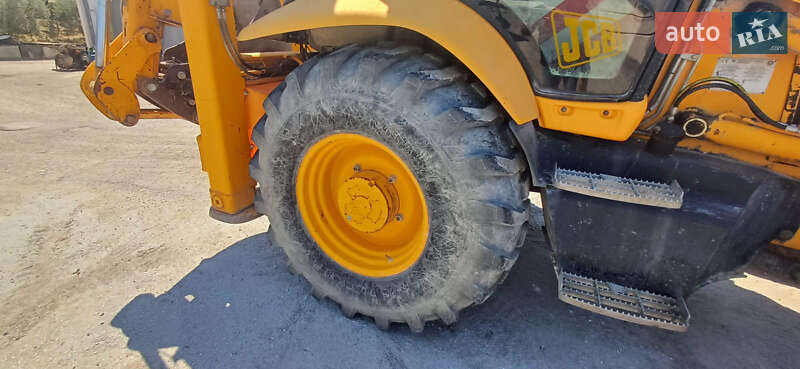 Екскаватор навантажувач JCB 3CX 2002 в Чернівцях