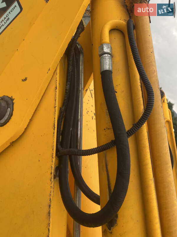 Екскаватор навантажувач JCB 3CX 2004 в Ворохті