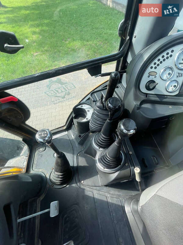 Экскаватор погрузчик JCB 3CX 2006 в Черновцах