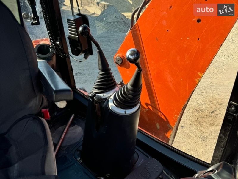 Экскаватор погрузчик JCB 3CX 2005 в Львове