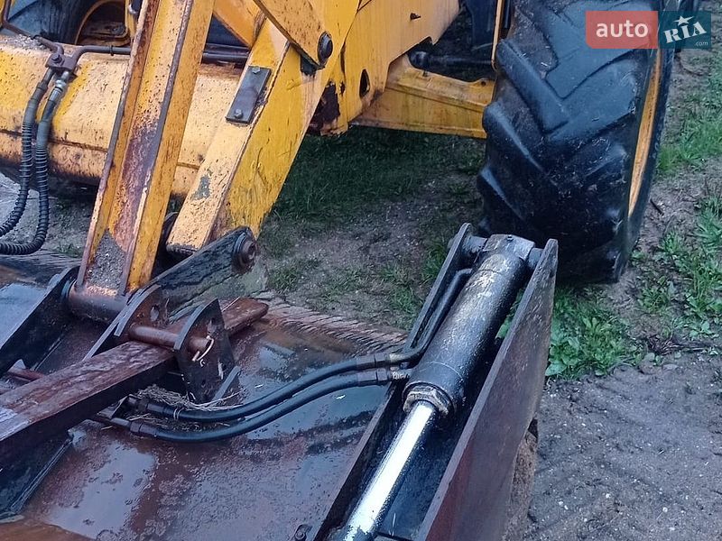 Экскаватор погрузчик JCB 3CX 2004 в Львове