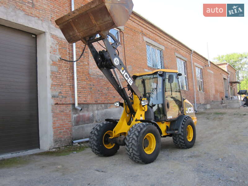 Фронтальный погрузчик JCB 406 2011 в Виннице