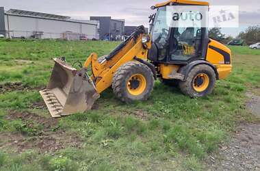 Фронтальный погрузчик JCB 406 2009 в Мукачево