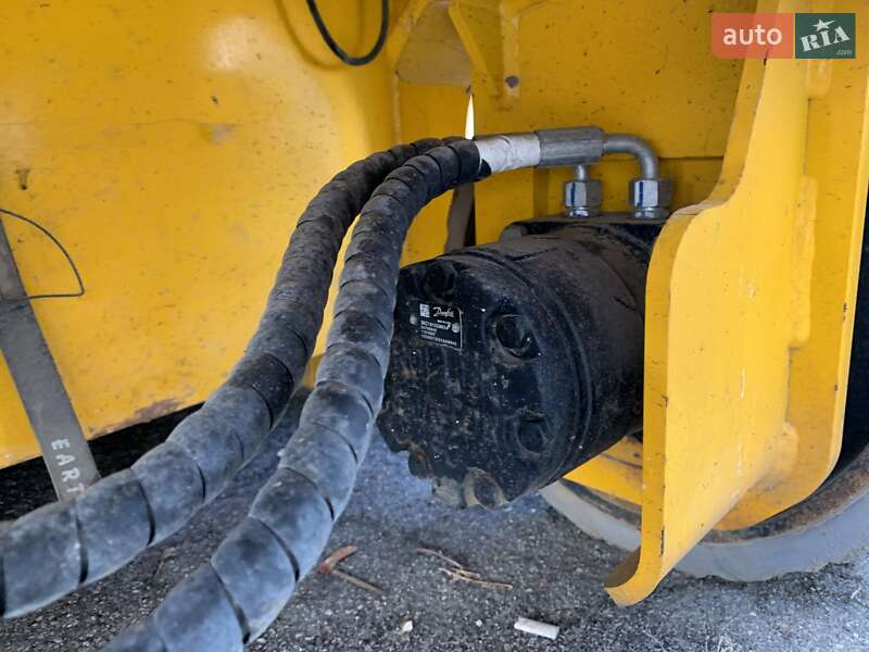 Ножичний підйомник JCB 406 2019 в Києві