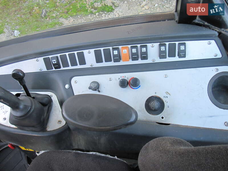 Фронтальні навантажувачі JCB 406 2011 в Вінниці