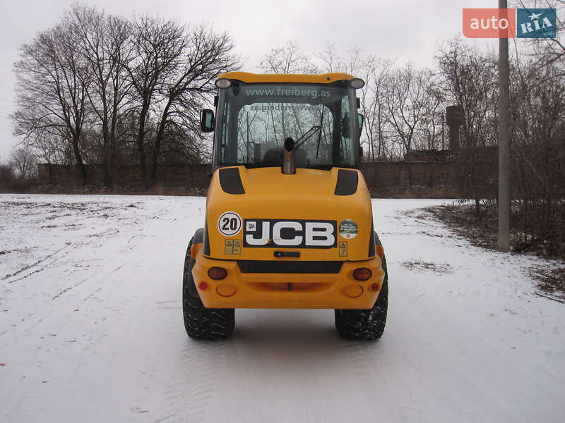 Фронтальні навантажувачі JCB 406 2011 в Вінниці