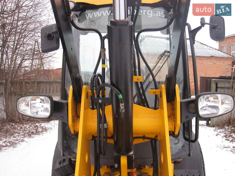 Фронтальні навантажувачі JCB 406 2011 в Вінниці