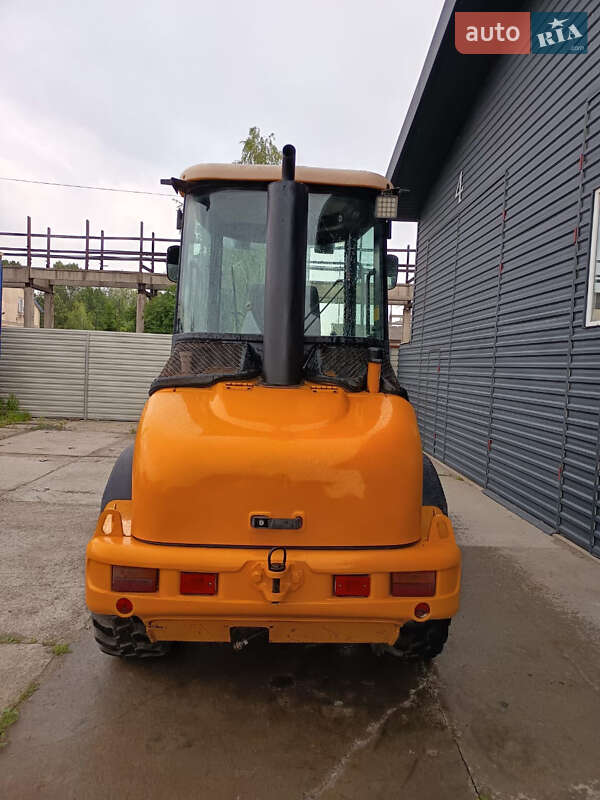 Фронтальный погрузчик JCB 407 2006 в Житомире