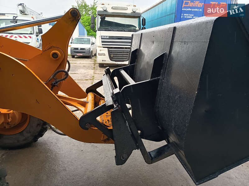 Фронтальный погрузчик JCB 407 2006 в Житомире