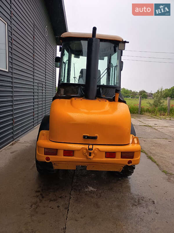 Фронтальный погрузчик JCB 407 2006 в Житомире
