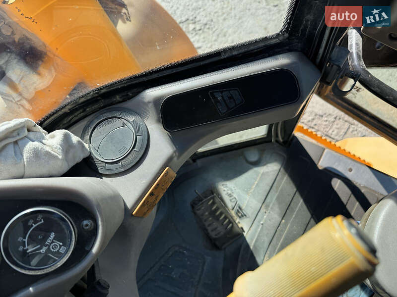 Фронтальні навантажувачі JCB 408 2000 в Тарутиному