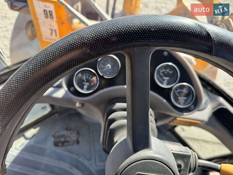 Фронтальні навантажувачі JCB 408 2000 в Тарутиному