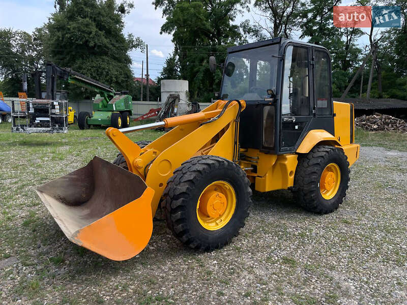 Фронтальный погрузчик JCB 409 1998 в Черновцах
