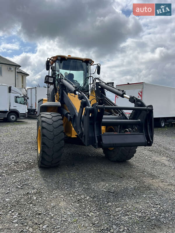 Фронтальный погрузчик JCB 436 2010 в Луцке