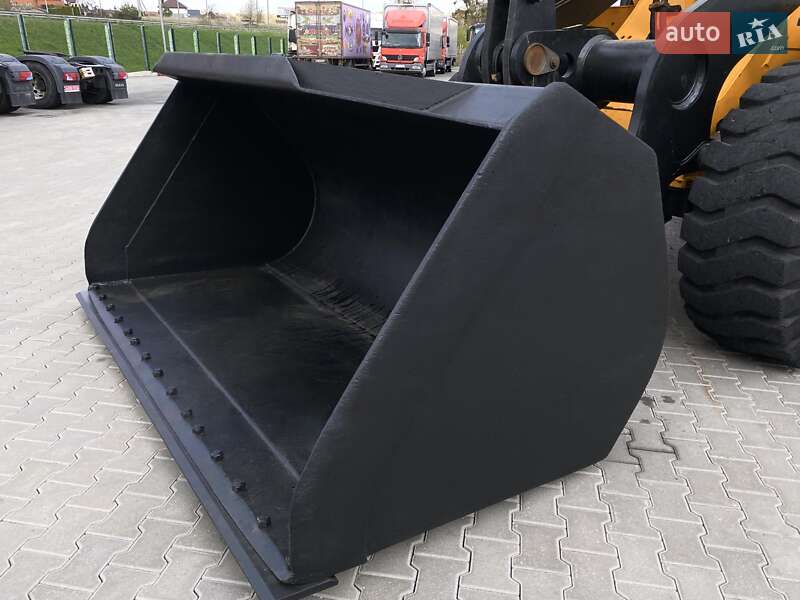 Фронтальный погрузчик JCB 437 2015 в Ровно